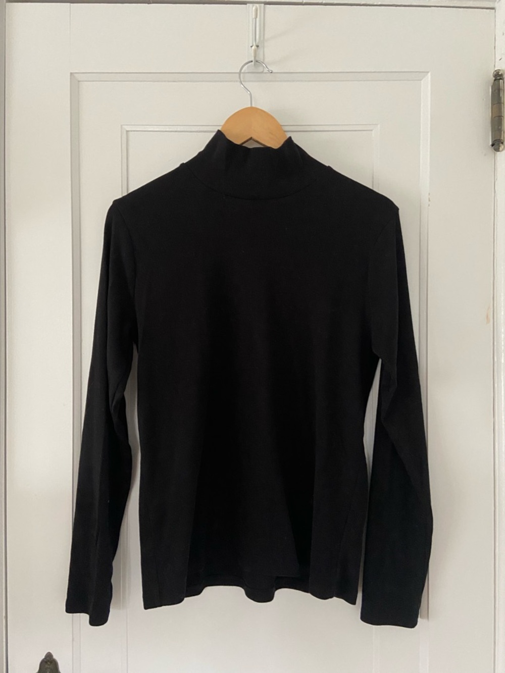 GAP black ribbed turtleneck, size extra-large
